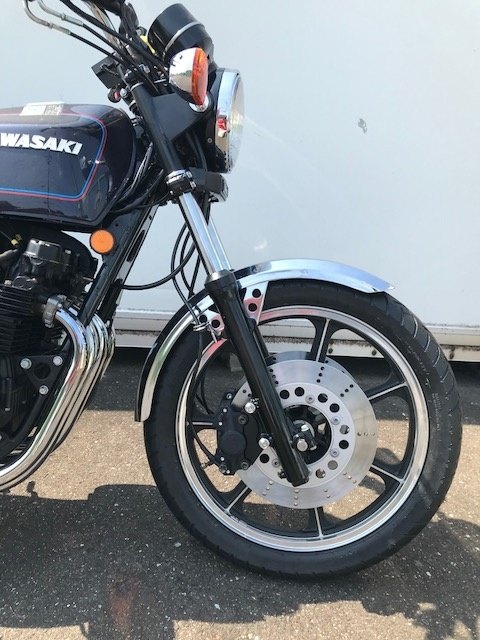 SPEED SHOP ITO スピードショップイトウ Z400FX E4／サンスター300mmブレンボラグビー用キャリパーサポート KAWASAKI カワサキ キャリパーサポート・ブラケット ブレーキ タイプ：サンスター300mm純正タイプローターセット(フラットシルバー) 41,828円