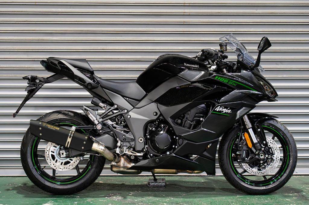 TRICKSTAR トリックスター 政府認証スリップオンマフラーIKAZUCHI Ninja1100SX KAWASAKI カワサキ スリップオンマフラー マフラー 仕様：パニア対応 / サイレンサータイプ：ブラックエディション｜ウェビック　店