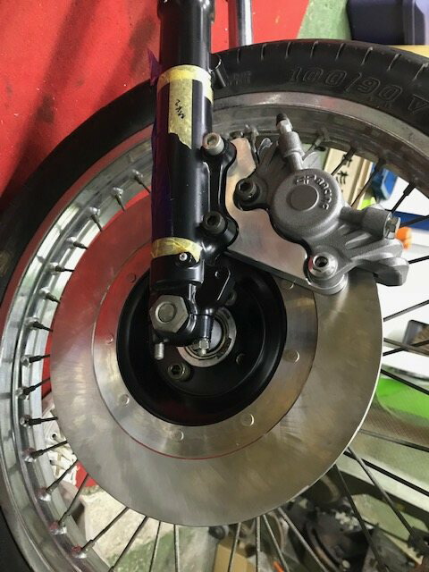 SPEED SHOP ITO スピードショップイトウ スポークホイール／MK2系フォーク／296mmローター (Wディスク) 用CP2696サポートキット Z750-D1 KZ750D KZ1000 Z650 KAWASAKI カワサキ キャリパーサポート・ブラケット ブレーキ サポートタイプ：フラットシルバー