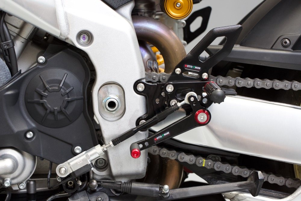 MOTO-TRON RACING モトトロンレーシング バックステップキット RSV4 APRILIA アプリリア バックステップ ステップ 足回り