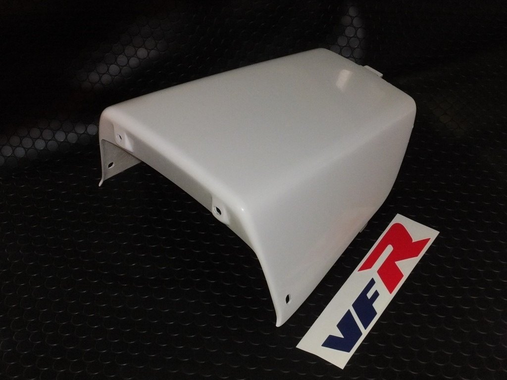 Auto Magic オートマジック シングルシートカバー VFR750F HONDA ホンダ シートカウル・テールカウル カウル関連 外装 タイプ：シングルシートカバーと脱着式ダミーラバーSET｜ウェビック　店