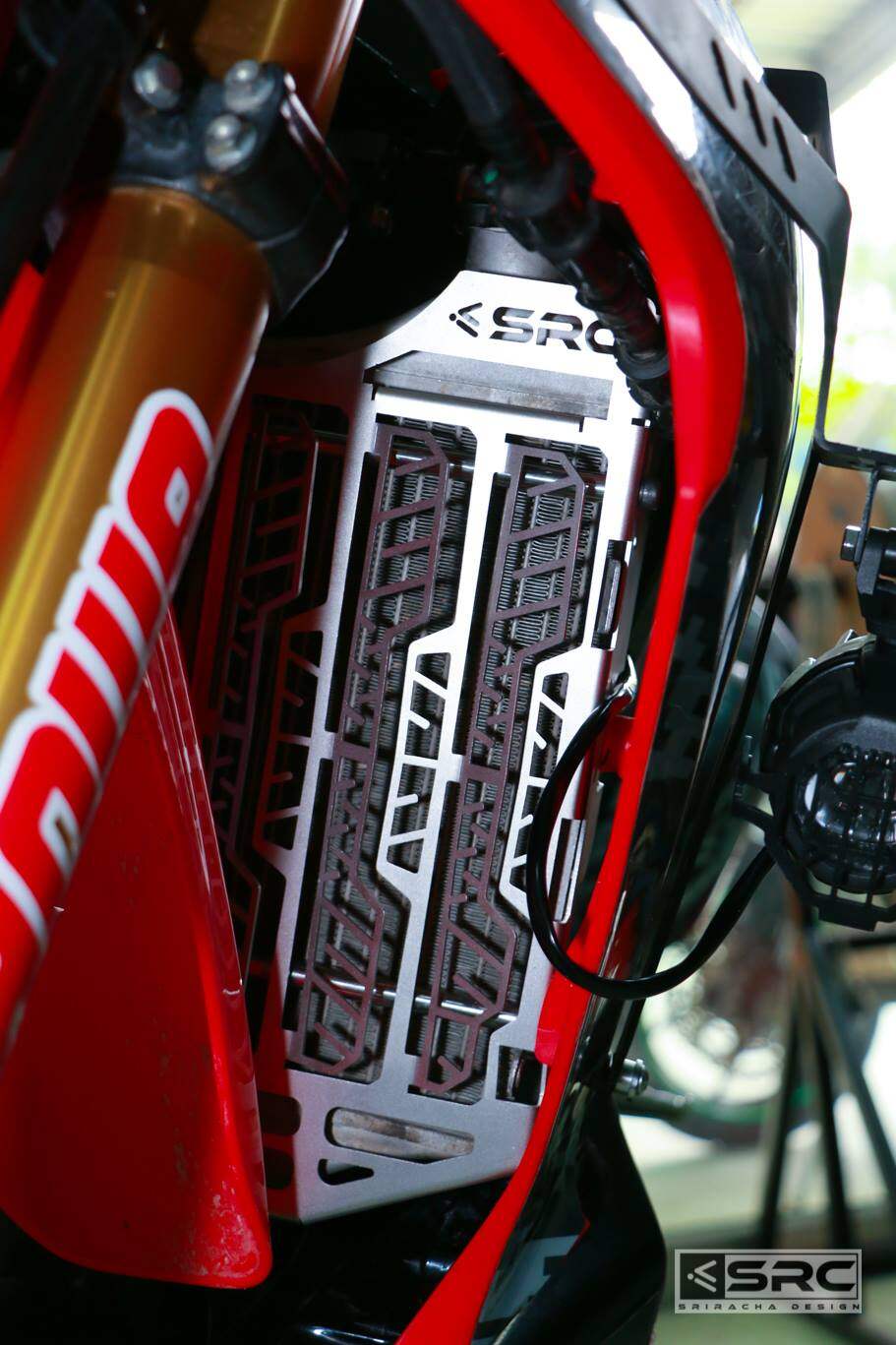 SRC エスアールシー ラジエターガード CRF250 RALLY HONDA ホンダ ラジエーターコアガード・オイルクーラーコアガード 冷却関連 エンジン｜ウェビック　店 10,015円