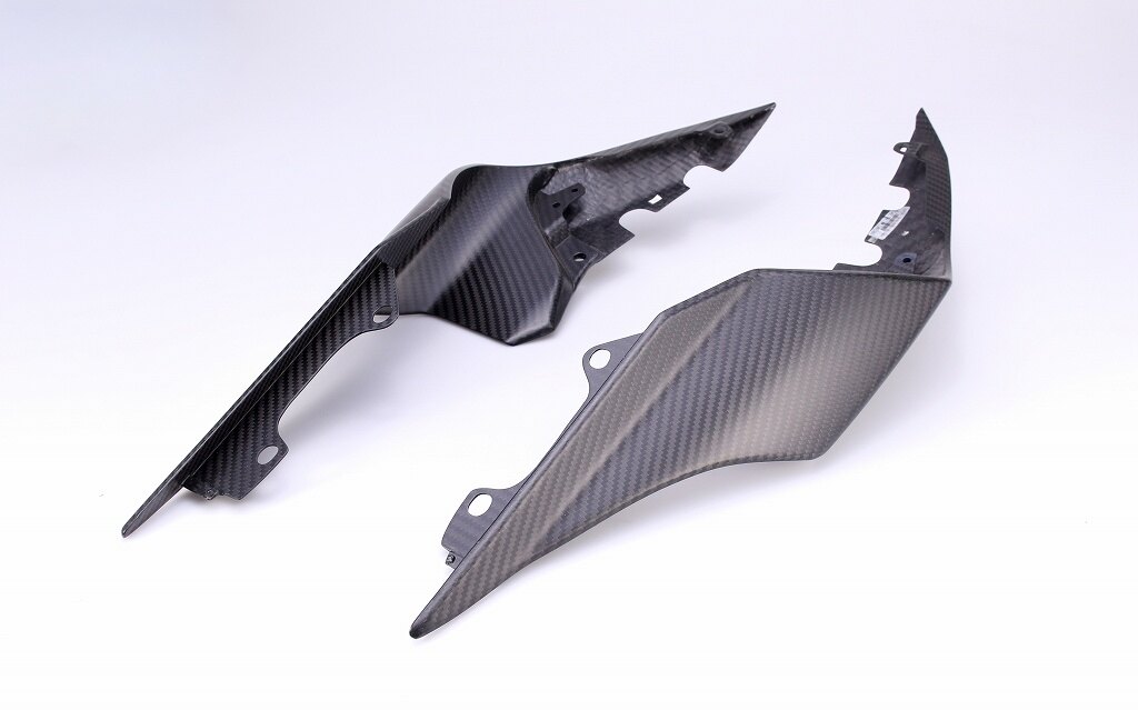 SPEEDRA スピードラ テールサイドカウル YZF-R1M YZF-R1 YAMAHA ヤマハ サイドカウル・サイドカバー カウル関連 外装 タイプ：綾織り(艶あり)｜ウェビック　店