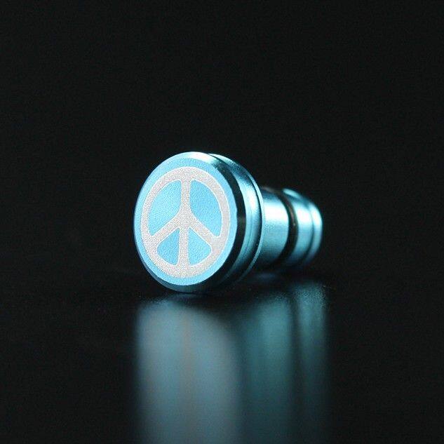 GILD design ギルドデザイン 『ジョジョの奇妙な冒険 ダイヤモンドは砕けない』 イヤホンジャックカバー その他スマートフォングッズ 電子機器類 タイプ：ピースマーク (ライトブルー)画像