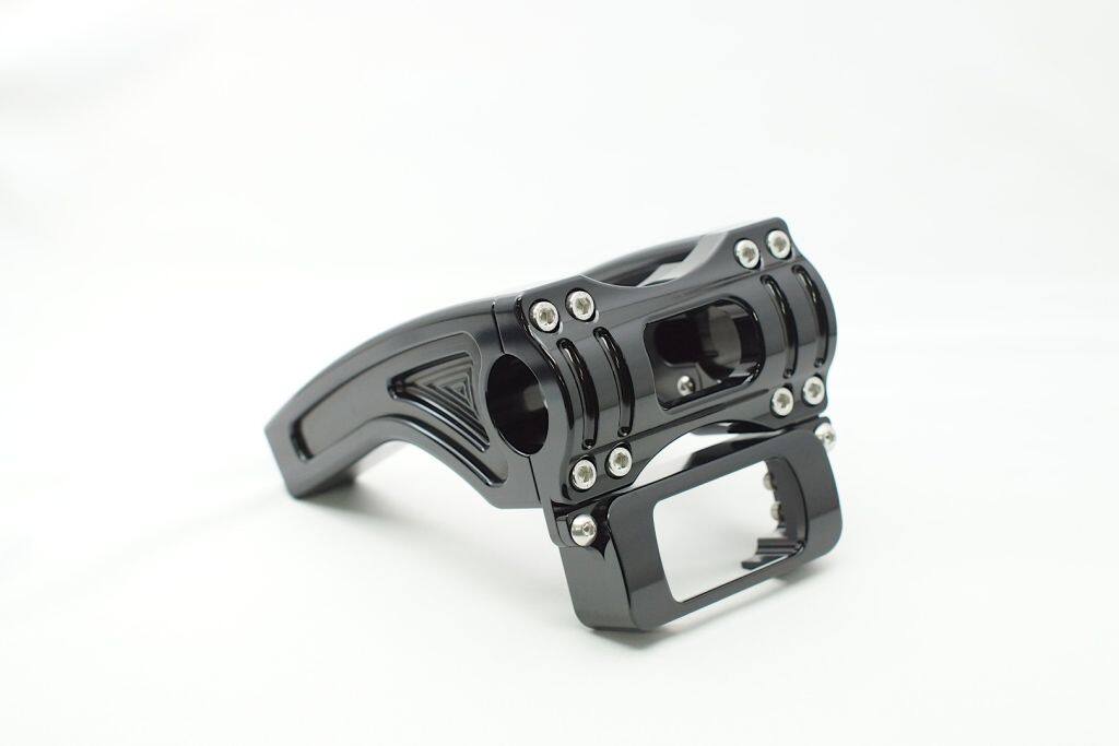 Custom Factory Noy&rsquo;s カスタムファクトリーノイズ 6.5incプルバックライザー(デジタルメーター)ブラック FXBRS Softail Breakout 114 HARLEY-DAVIDSON ハーレーダビッドソン ハンドルポスト・ハンドルライザー ハンドル周辺パーツ ハンドル｜ウェビック　店
