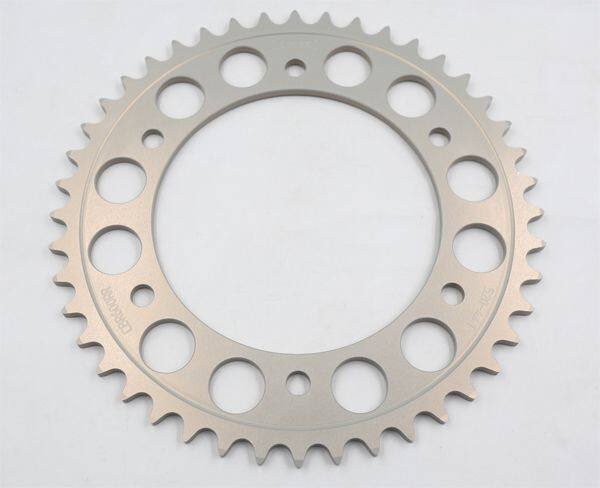 GIGA BIKE FACTORY ギガバイクファクトリー 520 Custom Rear Sprocket for CBR1000RR-R ＆ CBR600RR CBR 1000RR-R 600RR HONDA ホンダ ドリブンスプロケット・リアスプロケット 駆動系 Teeth：45T｜ウェビック　店