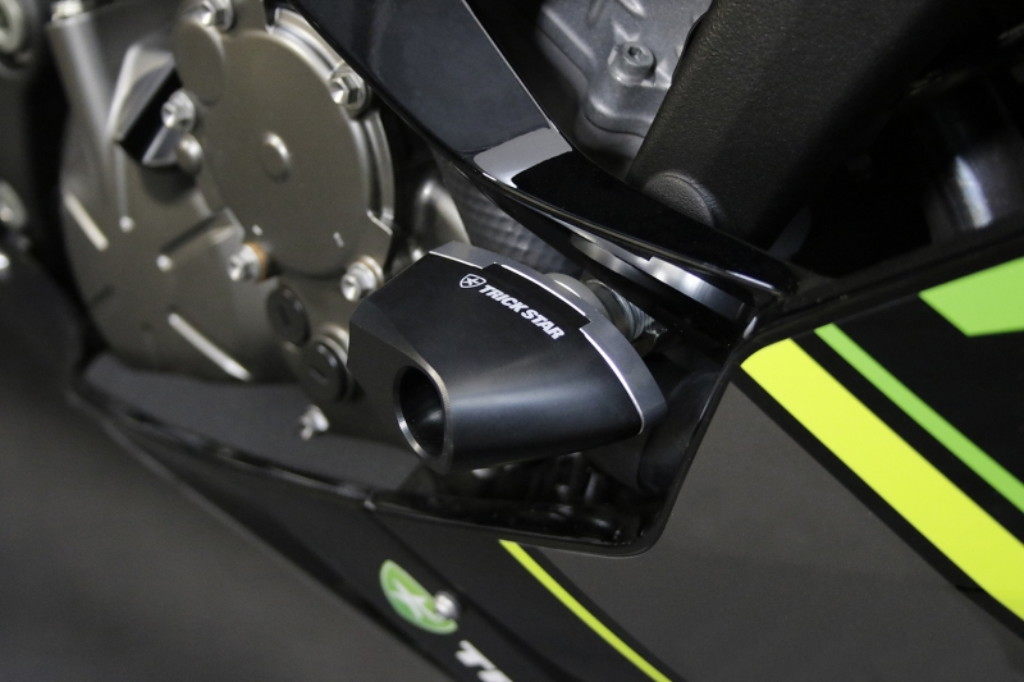 TRICKSTAR トリックスター フレームスライダー TYPE-E ZX-6R KAWASAKI カワサキ エンジンスライダー・フレームスライダー フレーム|ウェビック 店