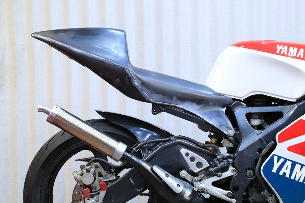 T2 Racing T2レーシング シートカウル タイプ3 ストリートタイプ TZR250 YAMAHA ヤマハ シートカウル・テールカウル カウル関連 外装 テールランプレンズ：クリアレンズ / テールランプユニット裏蓋：カーボン｜ウェビック　店