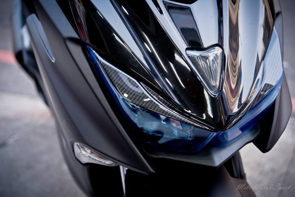 EPIC エピック Headlight Protective Cover-Printed Carbon Fiber Version FORCE 155 YAMAHA ヤマハ その他スクーター外装 カウル関連 外装｜ウェビック　店