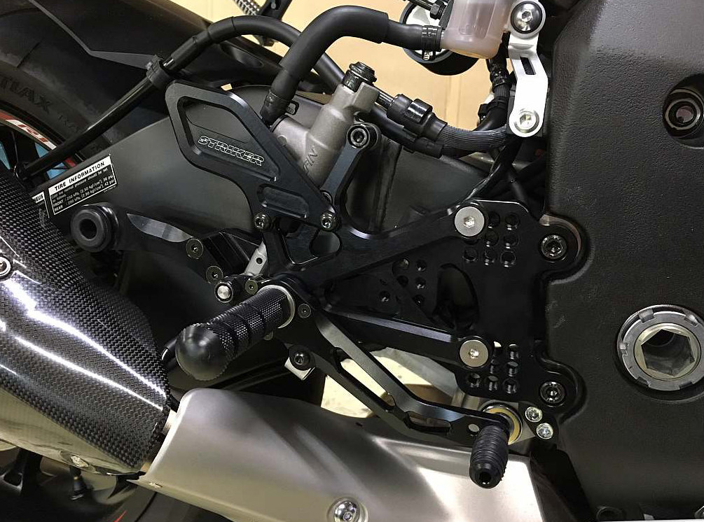 STRIKER ストライカー STEP KIT[ストライカーステップキット] TypeS&R YZF-R1 YZF-R1M YAMAHA ヤマハ バックステップ ステップ 足回り｜ウェビック　店