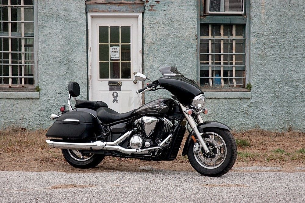 MEMPHIS SHADES メンフィスシェイズ バットウィングマウントキット VSTAR 13 ブラック 【MNT KIT BW V-STAR BLK [2321-0127]】 XVS1300A V-Star 2007 - 2015 XVS1300CT Tourer YAMAHA ヤマハ スクリーン取付けステー・部品 外装｜ウェビック　店