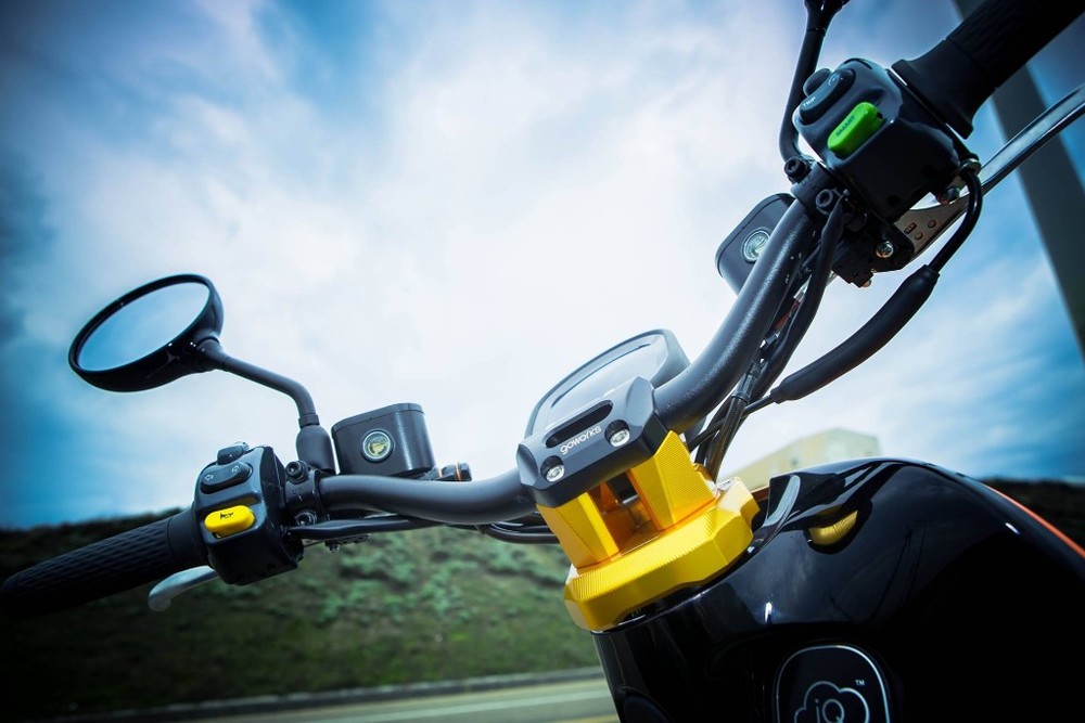 GoWorksゴーワークスハンドルポストGOGORO2専用ハンドルバークランプカラー:オレンジカラー:ブルー
