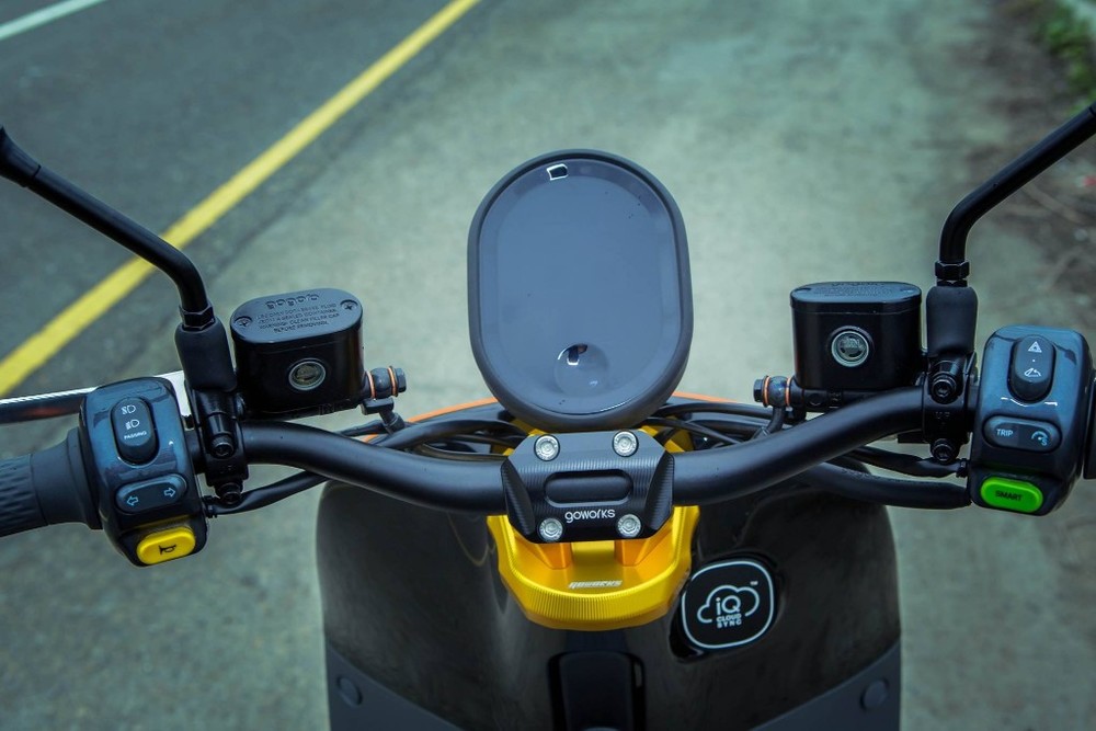 GoWorksゴーワークスハンドルポストGOGORO2専用ハンドルバークランプカラー:オレンジカラー:ブルー