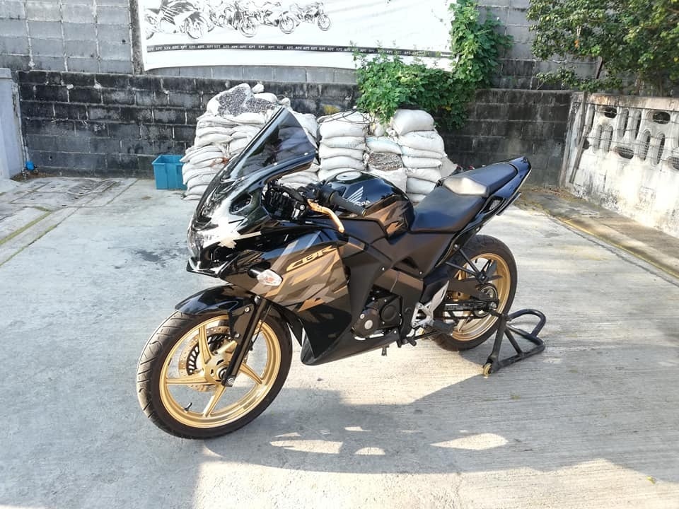楽天市場 Kpt Design ケーピーティーデザイン シートカウリング Z800スタイル カラー ホワイト Cbr150r Honda ホンダ ウェビック 楽天市場店