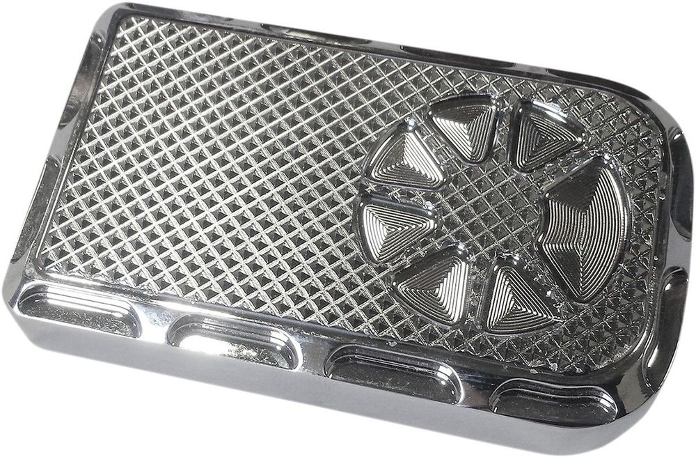 FUSION BY LA CHOPPERS フュージョンバイエルエーチョッパーズ ブレーキペダルカバー クローム 1984-2017用【COVER BRK PEDAL 84-17 CH [1611-0062]】 HARLEY-DAVIDSON ハーレーダビッドソン ブレーキペダル ステップ 足回り｜ウェビック　店