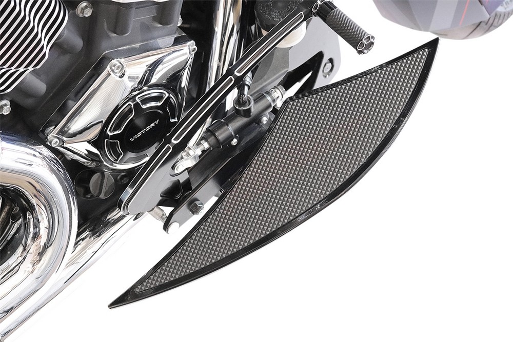 PAUL YAFFE BAGGER NATION ポールヤフー バガーネイション フロアボードウェッジビクトリー B 【FLOORBOARD WEDGY VCTRYB [1621-0759]】 Cross Country 2010 - 2017 Roads Vision VICTORY ヴィクトリー フロアボード・ステップボード ステップ 足回り｜ウェビック　店