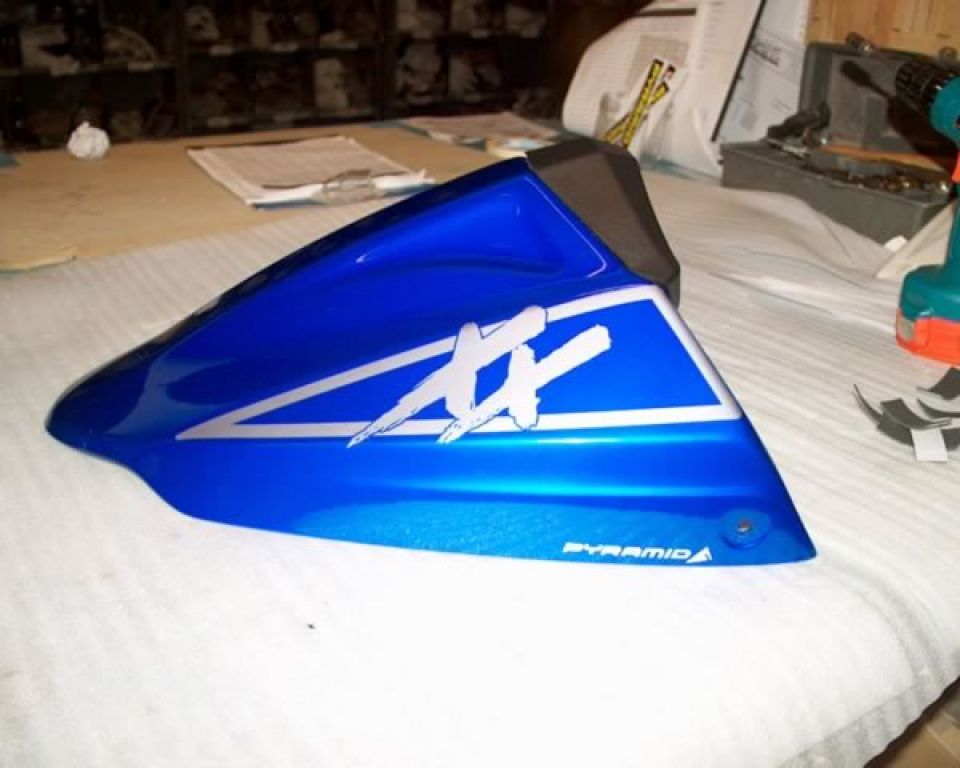 Pyramid Plastics ピラミッドプラスチック メタリック・ブルーPB284ソロ・シート・カウル(Metallic Blue PB284 Solo Seat Cowl) CBR1100XX Blackbird HONDA ホンダ シングルシートカウル シート関連 外装