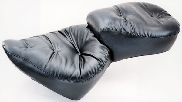 MUSTANG マスタング ツーリングワイドワンピースリーガル シート (Wide Touring One-Piece Regal Seat)【WIDE REGAL TOURNG 84-99ST】 HARLEY-DAVIDSON ハーレーダビッドソン シート関連 外装|ウェビック 店