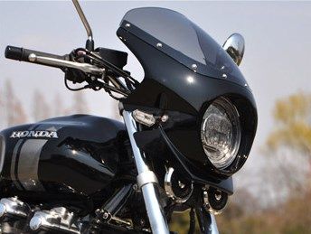 CHIC DESIGN シックデザイン ロードコメット2 CB1100RS HONDA ホンダ ビキニカウル カウル関連 外装 スクリーンカラー：スモーク / カラー：デジタルシルバーメタリック