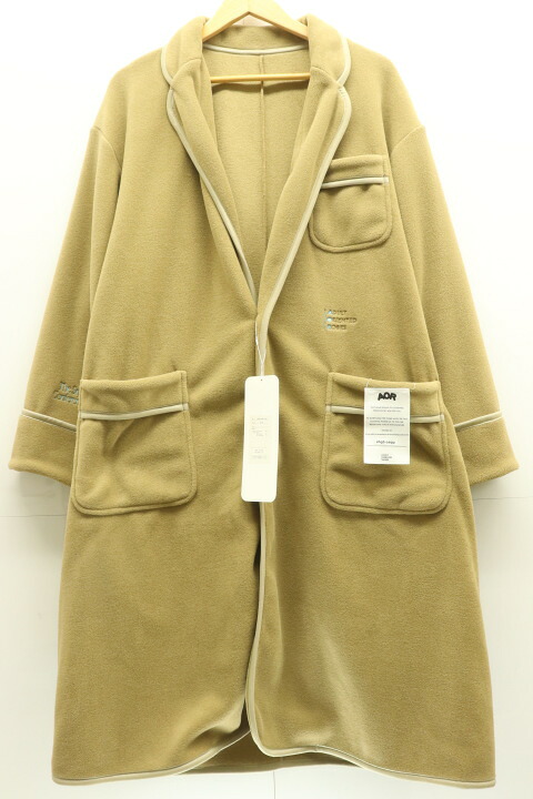 【中古】ADULT ORIENTED ROBES メンズジャケット 2 Cromarty ADULT ORIENTED ROBES 2 ベージュ 肌色 刺繍 ロゴ|Style(ブランド古着のスタイル)