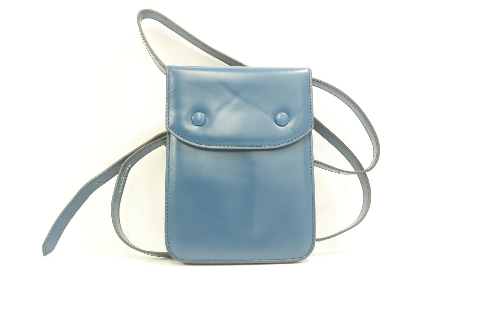 【中古】 Maison Margiela メンズショルダーバッグ -- カーフスキン クロスボディバッグ Maison Margiela -- 青 ブルー 無地