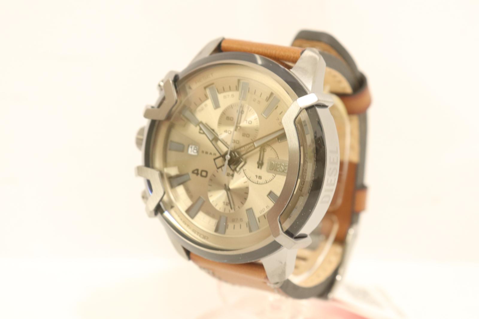 【中古】 DIESEL メンズ腕時計 -- メンズ腕時計 DIESEL -- ベージュ 肌色 銀 シルバー ロゴ DZ4569