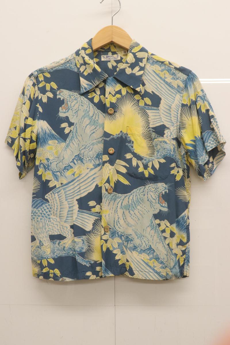【中古】 SUN SURF メンズアロハシャツ XS 虎柄アロハシャツ SUN SURF XS 青 ブルー 黄 イエロー M32534｜Style（ブランド古着のスタイル） 9,309円