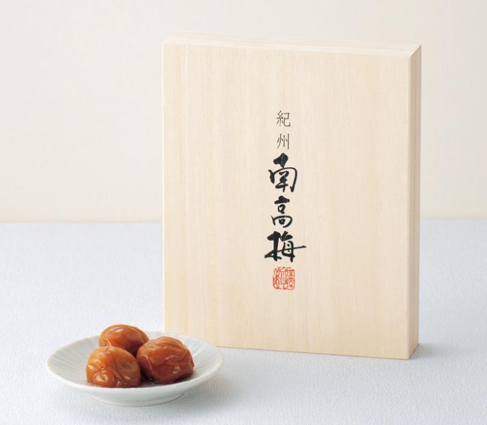 紀州南高梅6粒 木箱入 3品目 1000円 Dolceduo Ume 10a お返し かつお節 ウェディング ギフト ドルチェデュオ ブライダル 人気 出産内祝い 割引 安い 引き出物 引出物 披露宴 結婚内祝い 結婚式 縁起物 贈り物 鰹節 第1位獲得 Ume 10a