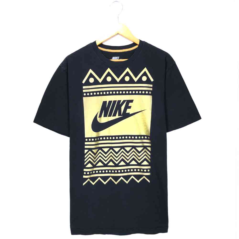 楽天市場 ナイキ スポーツブランドtシャツ サイズ表記 Xl ブラック Nike 半袖 黒 プリント ロゴ ゴールド 金 ビッグｔ ビッグシルエット トライバル 古着 2108 中古 Wv2101 1299 Wego Vintage Online Store