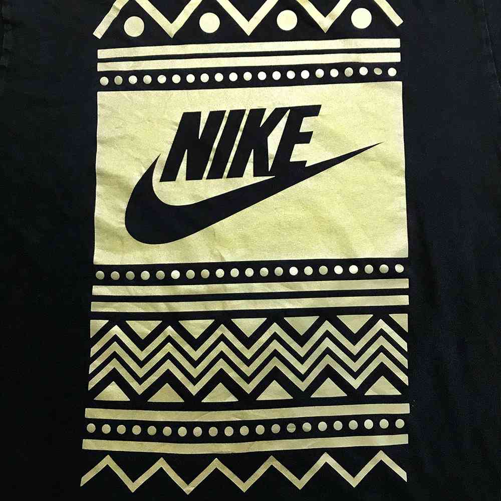 楽天市場 ナイキ スポーツブランドtシャツ サイズ表記 Xl ブラック Nike 半袖 黒 プリント ロゴ ゴールド 金 ビッグｔ ビッグシルエット トライバル 古着 2108 中古 Wv2101 1299 Wego Vintage Online Store