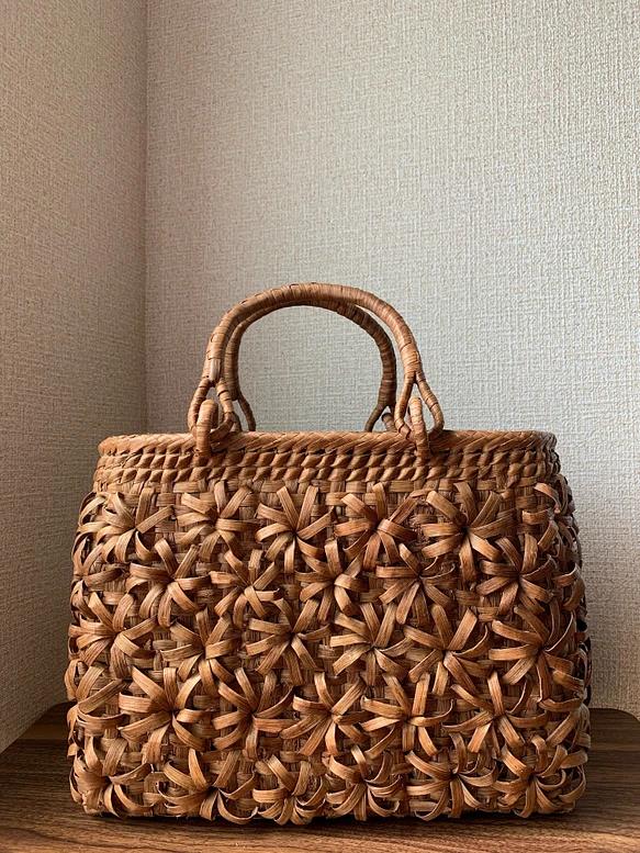 山葡萄 山葡萄かごバッグ 手作り 籠バッグ 立体花 内布あり 和服バッグ ゆかたバッグ レディースバッグ (約)幅32×本体高さ24.5×マチ12 22,706円