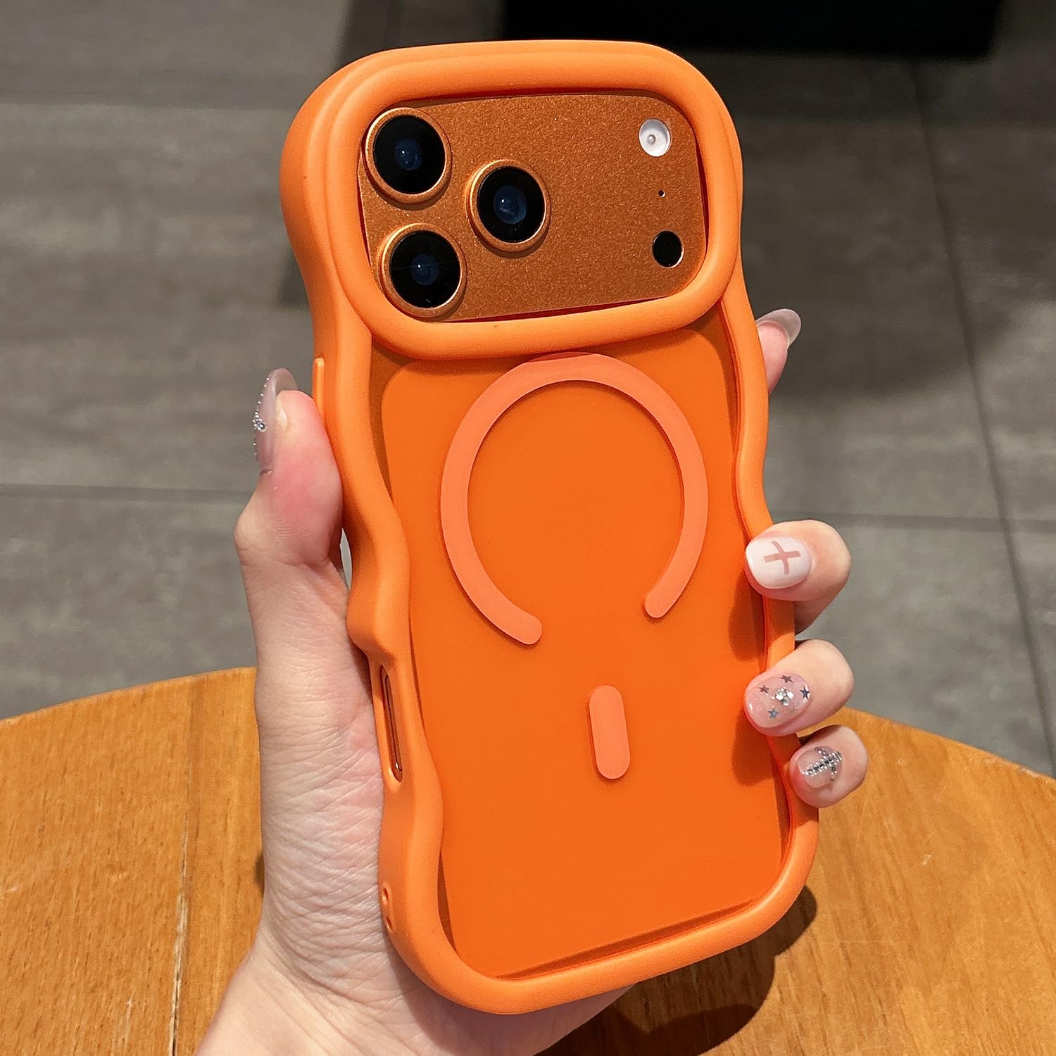 UEEBAI 対応 iPhone 15 Pro 用の ケース 透明 TPU ウェーブデザイン スマホケース クリア 可愛い 人気 おしゃれ ケース MagSafe対応 薄型 軽量 耐衝撃 波型 バンパー スマホケース - オレンジ