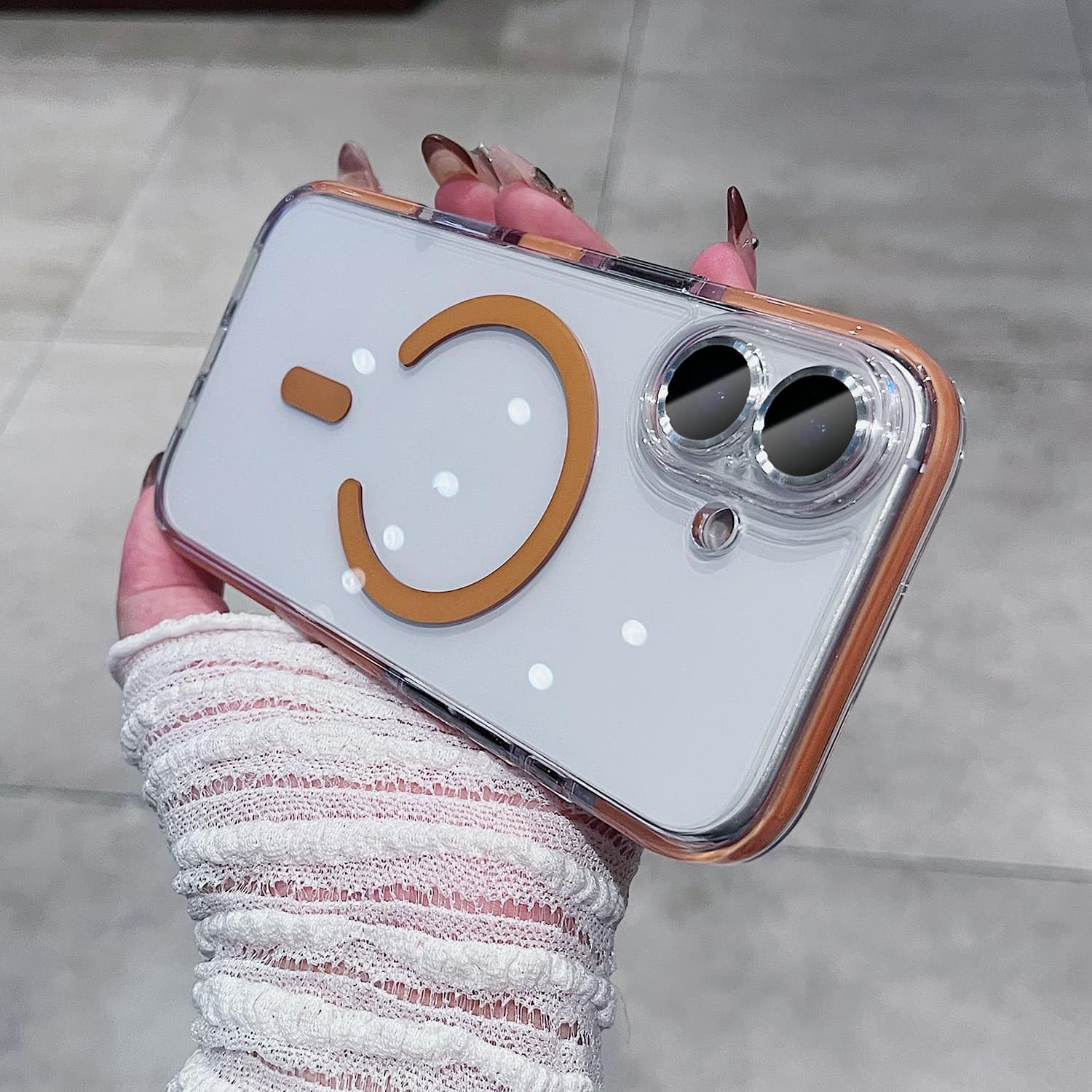 iyite iPhone 17 用 容れもの せつ然たる 磁石[MagSafe相応う] [黄変押しとどめる] TPU ぼうぜん自失吸い入れる バンパー 落っこちる保護すること カメラレンズフルカバー 6.3in オレンジ色