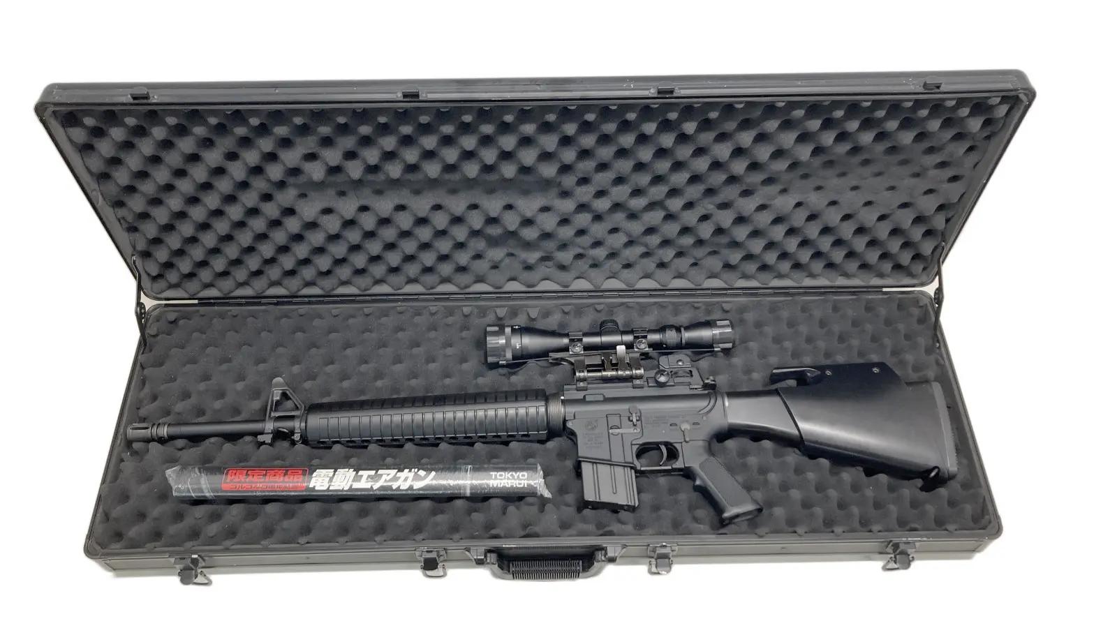 【中古】[東京マルイ] コルト M16 ゴルゴ13 カスタムモデル スタンダード電動ガン アルミGUNケース ポスター セット チークパッドラバーコート除去済【ランクB・画像の物が全てです(箱に傷みあり)】