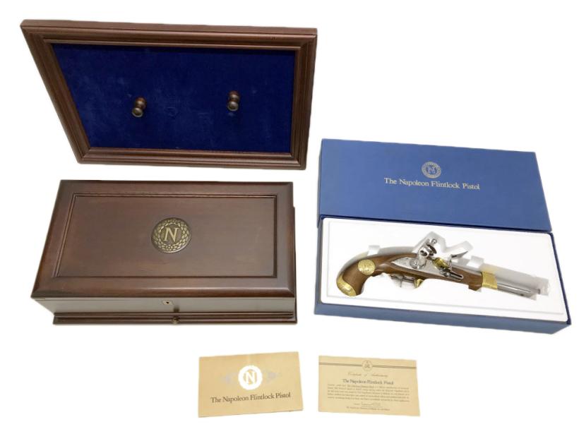 【中古】[フランクリンミント] ナポレオン フリントロックピストル 木&鉄&真鍮製 無発火式モデルガン 専用木製ケース＆額縁付フルセット【ランクB・画像の物が全てです(箱有)】
