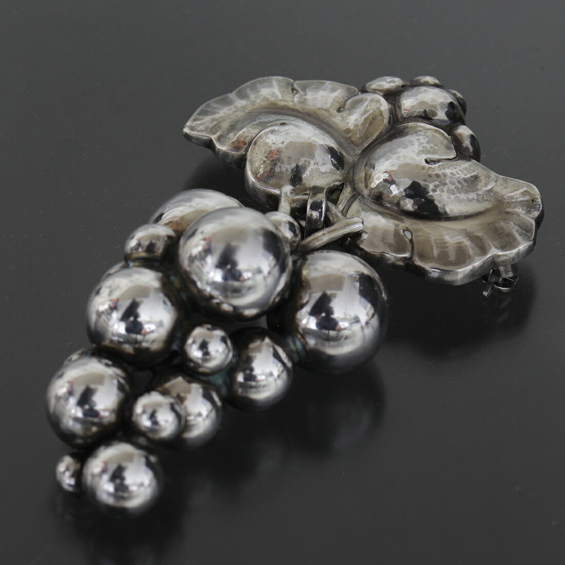 ジョージジェンセン ムーンライト グレープ ブローチ シルバー 925 25.2g E0470 | レディースネックレス Pomellato DoDo ネックレストップ K18 ブランド【中古】