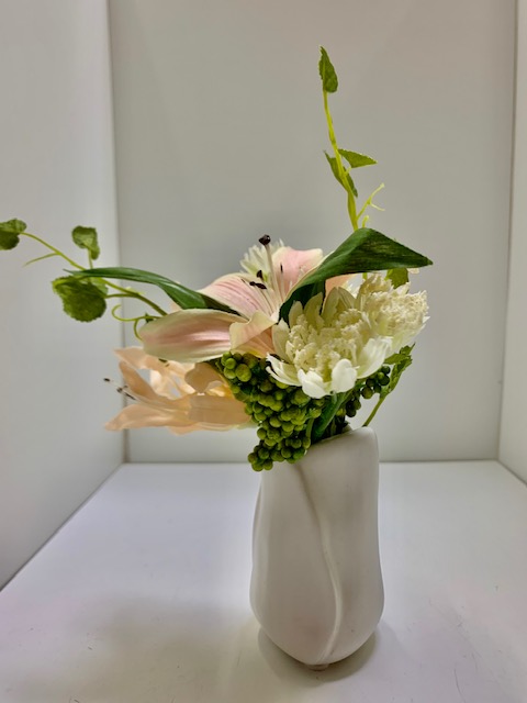仏花 仏壇用白い菊と淡いピンクのユリの花造花