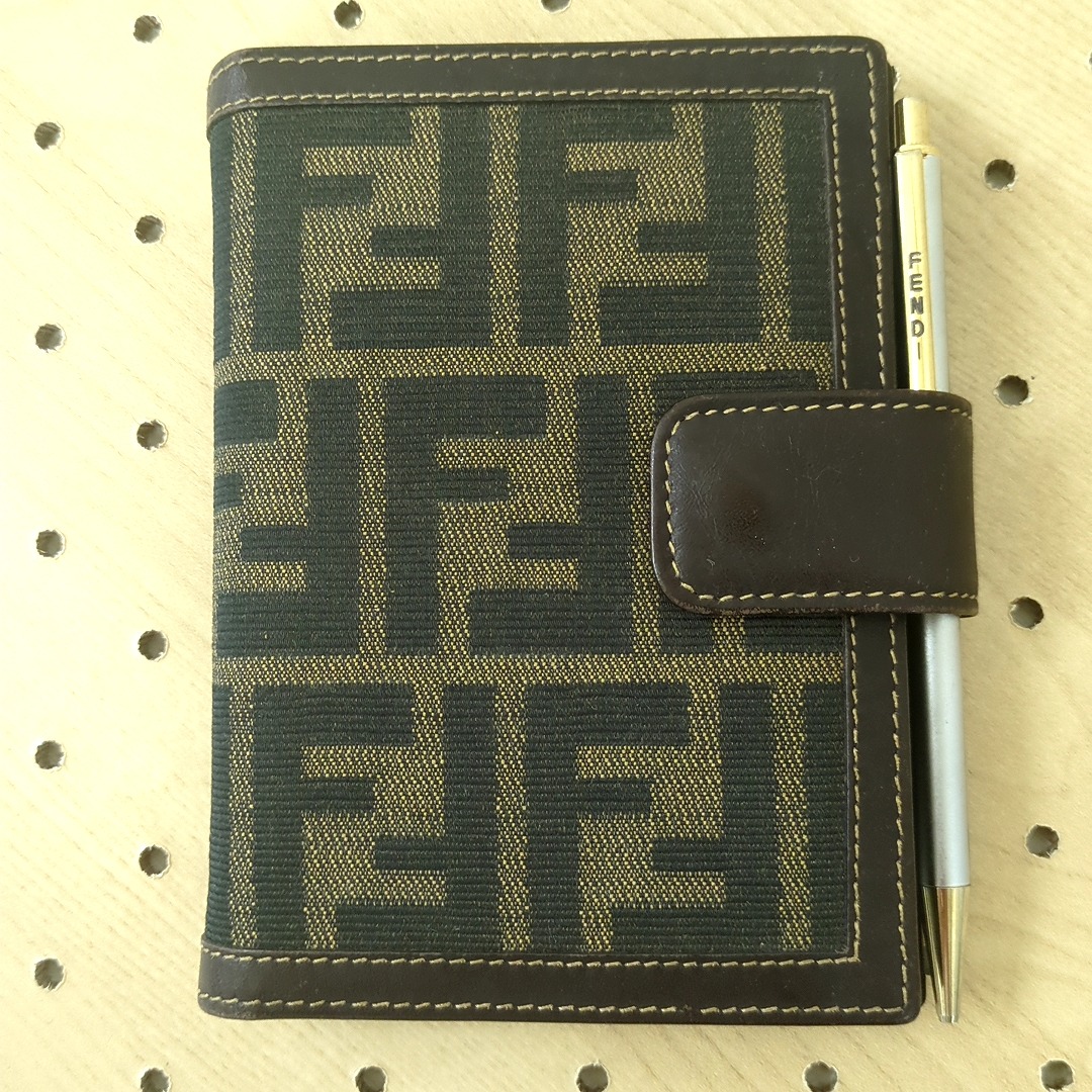 良品 FENDI ズッカ柄 ナイロンキャンバス×レザー 6穴式 A6 手帳カバー FENDI フェンディ手帳カバー ズッカ柄ナイロンキャンバス×レザー