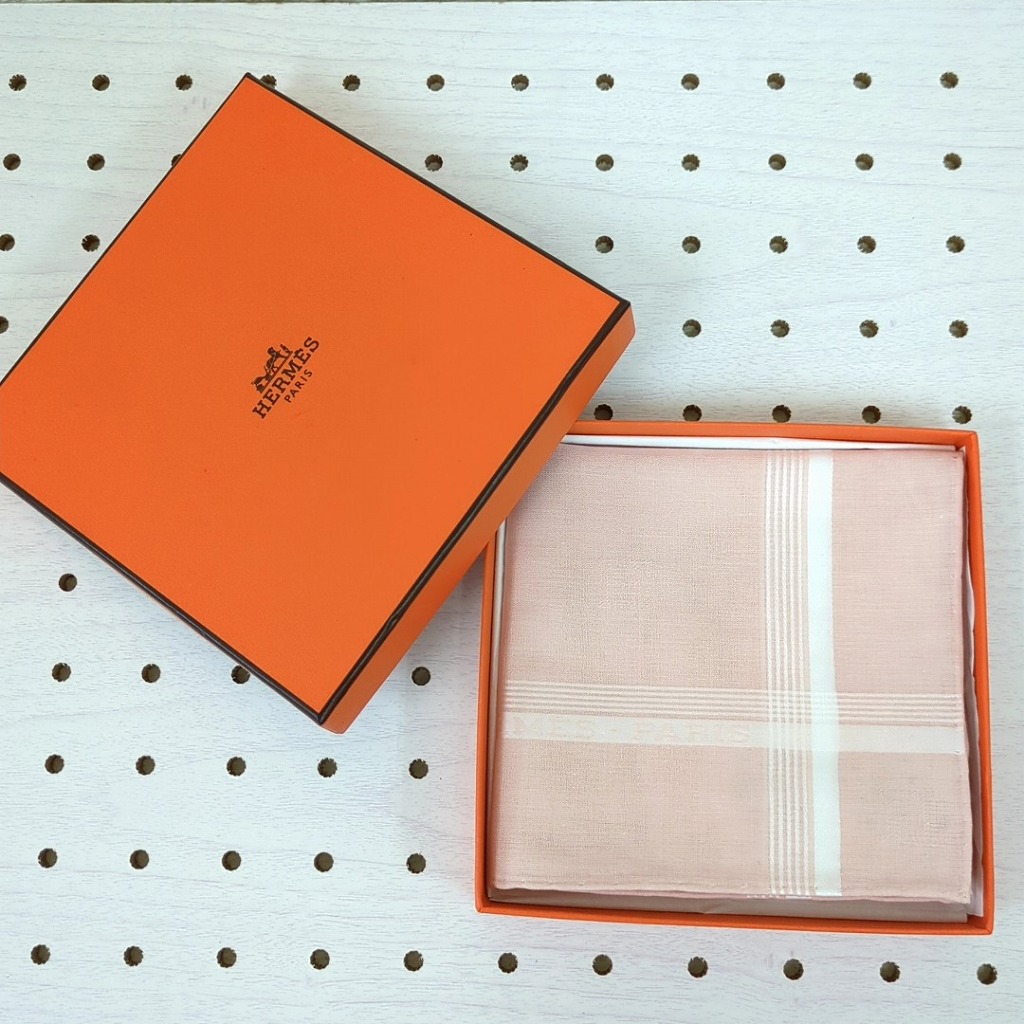 ♦新品未使用品♦ HERMES エルメス ハンカチ H202045G 60 楽天市場】エルメス HERMES ハンカチーフ ハンカチ 《Hレリーフ
