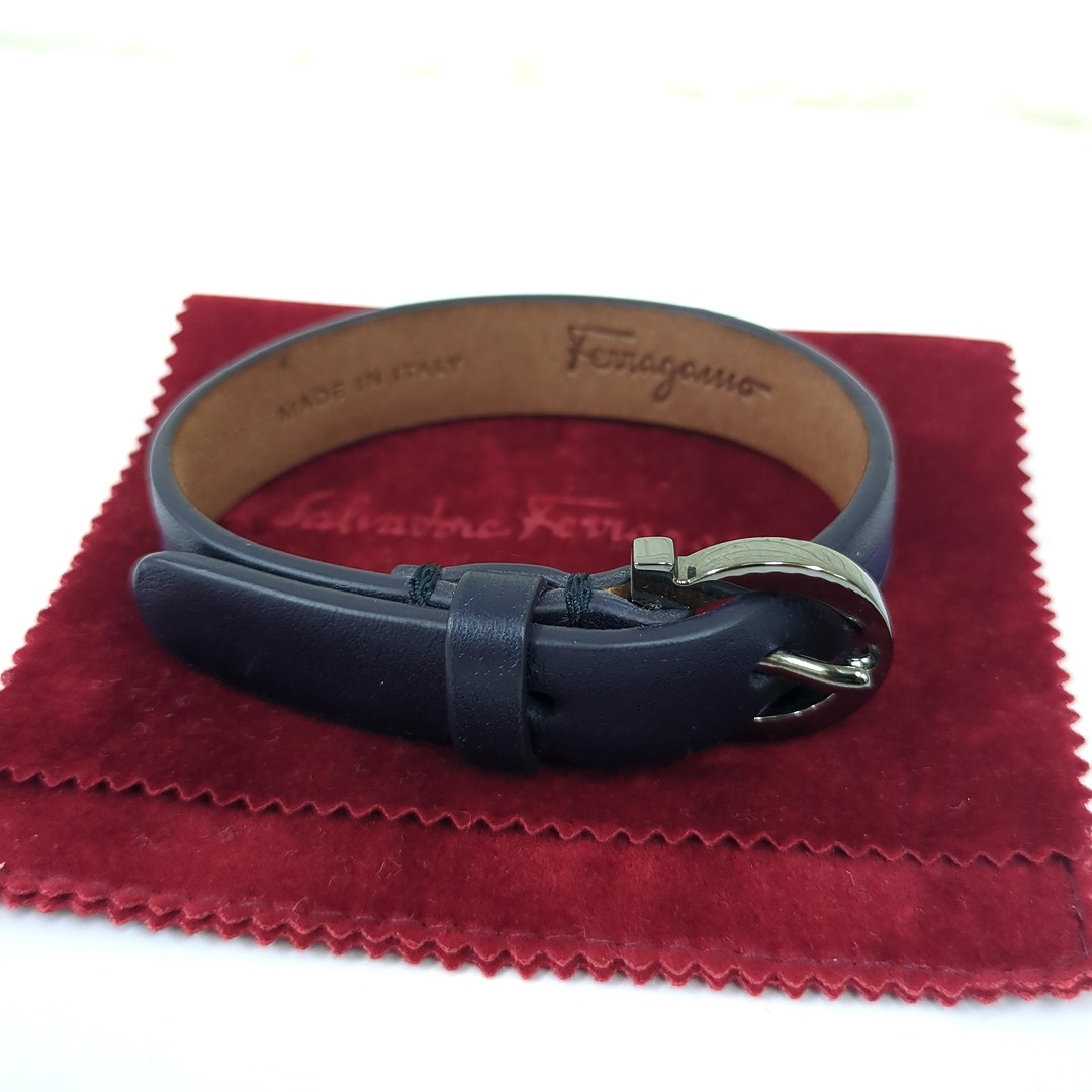 FERRAGAMO フェラガモ レザー ブレスレット 濃いネイビー ブルー イタリア製 アクセサリー レディース 【中古】Bランク ギフト プレゼント