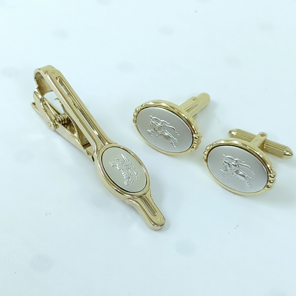 Burberry バーバリー ラウンドカフス&ネクタイピン 未使用品 極美品】Burberry バーバリー ネクタイピン カフスセット - メルカリ