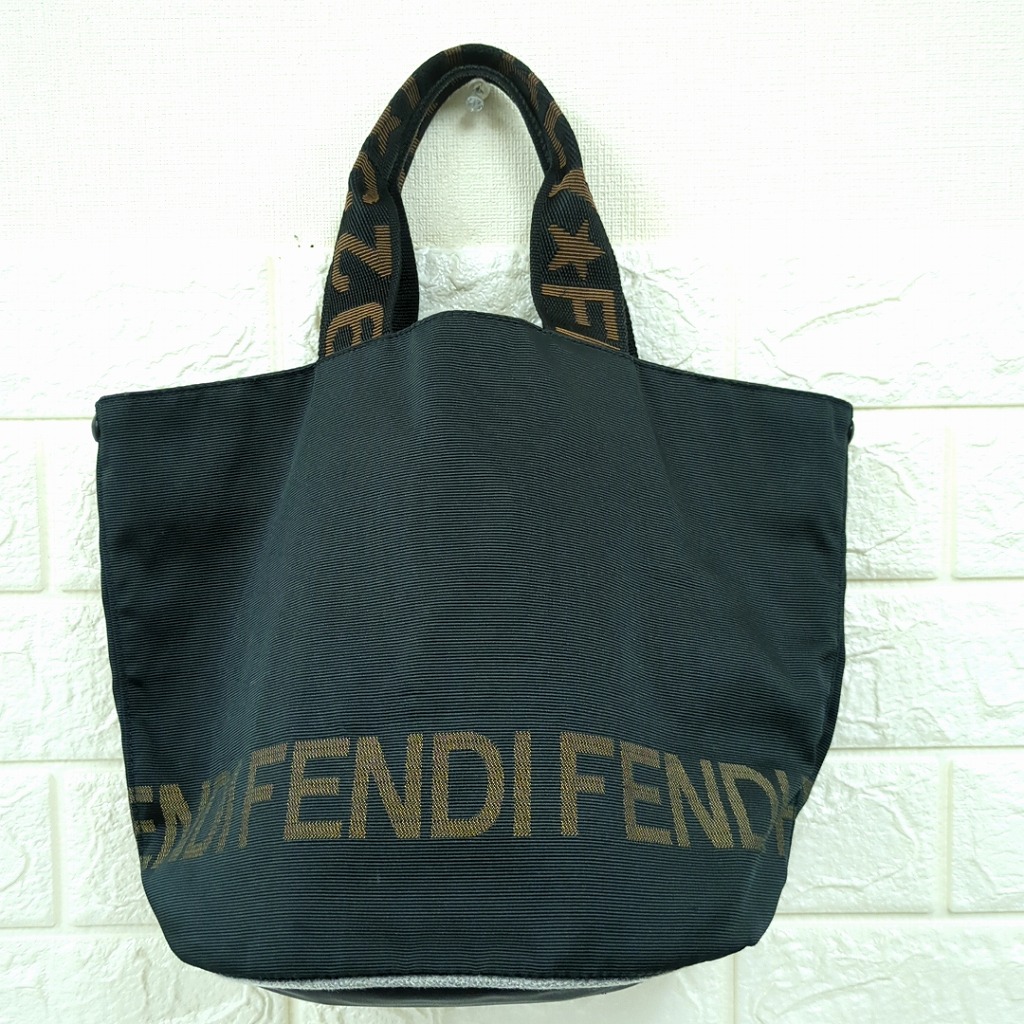Fendi ブラック ロゴ ハンドバッグ 1f564049d85a38f997bab04bdaf1cd