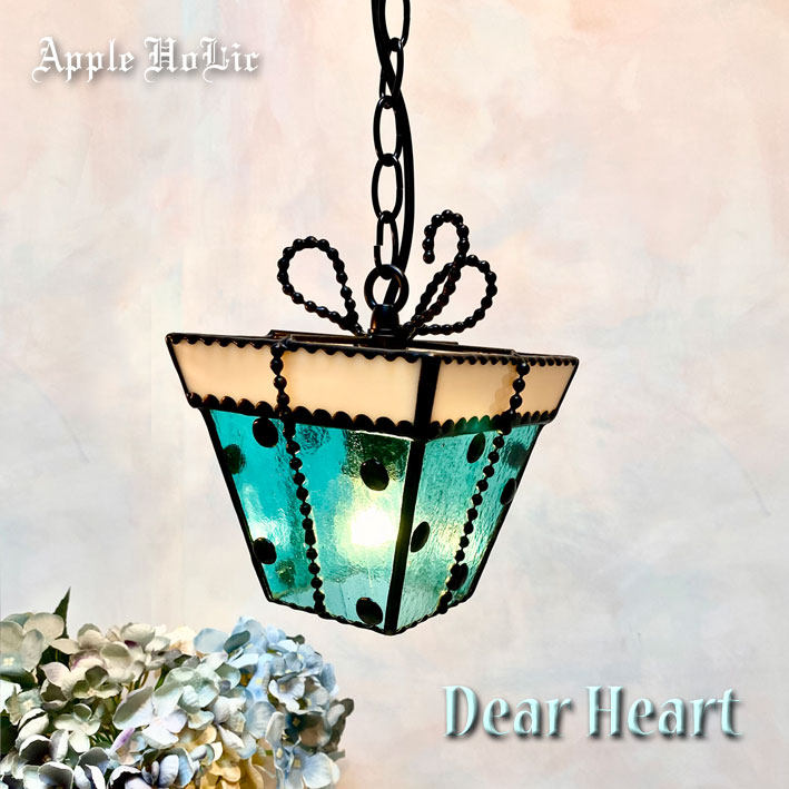 ペンダントライト 【 Dear Heart ディア ハート 】 かわいい シーリングライト ステンドグラス ランプ 照明 ペンダントランプ おしゃれ 天井照明 店舗照明 リビングライト LED対応 ブルー 水玉 プレゼント リボン Apple HoLic