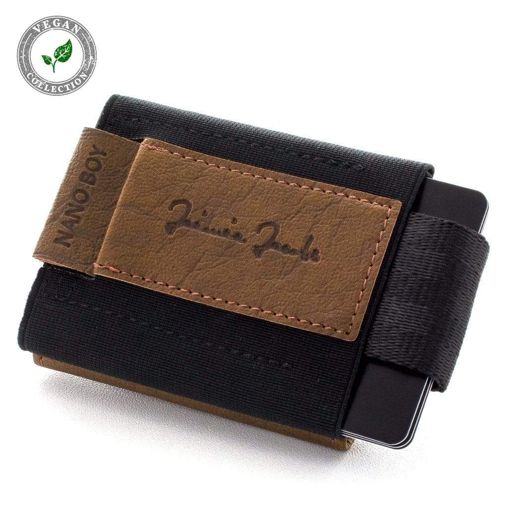 Jaimie Jacobs Nano Boy Pocket Vegan シリーズ 財布 超コンパクト メンズ 3つ折り 小銭入れ ブラウン Jaimie Jacobs Nano Boy Pocket Vegan シリーズ コンパクト財布 ミニ財布 小さい財布 セカンドウォレット
