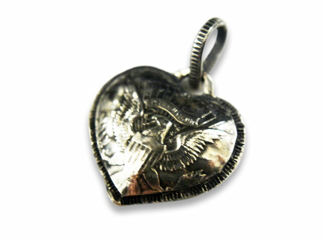 【CHOOKE/車輪止め】「Eagle Heart Kennedy Pendant/イーグルハートケネディーペンダント」(C-29D)【相応う】(年寄りの鋳貨/アンティーク鋳貨/ヴィンテージコイン/原住民佩び物/ハーレー/アメカジ/差し上げ物/WOLF PACK/狼風呂敷き包み)