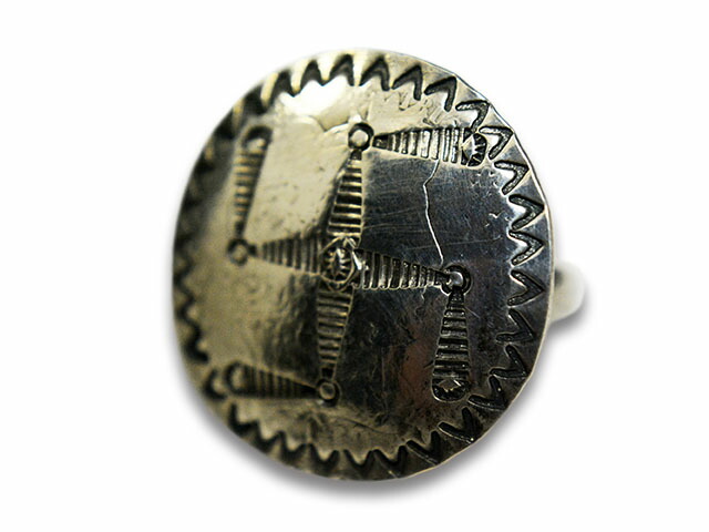 【CHOOKE/チョーク】「Barber Many Stamp Swastika Ring/バーバーメニースタンプスワスティカリング」(C-30C)【対応】(オールドコイン/アンティークコイン/ヴィンテージコイン/ネイティブアクセサリー/ハーレー/アメカジ/プレゼント/WOLF PACK/ウルフパック)｜WOLF PACK店 15,510円