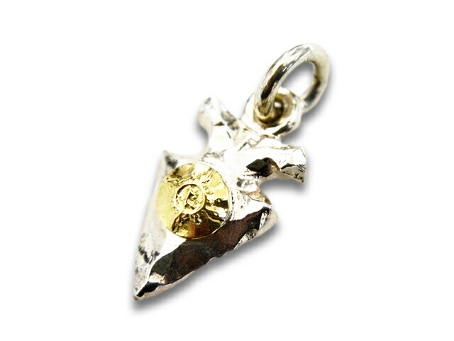 【FIRST ARROW\u0027s/ファーストアローズ】「Medium Arrow Head with K18/K18付き添い人ミディアムアローヘッド」(P-205)(原住民/北米インディアン/宝飾品/御手手お手伝いさん/しろがね色/ゴールド/アメカジ/添え物/差し上げ物/ホイールズアパレル/WOLF PACK/狼容器に並べる)