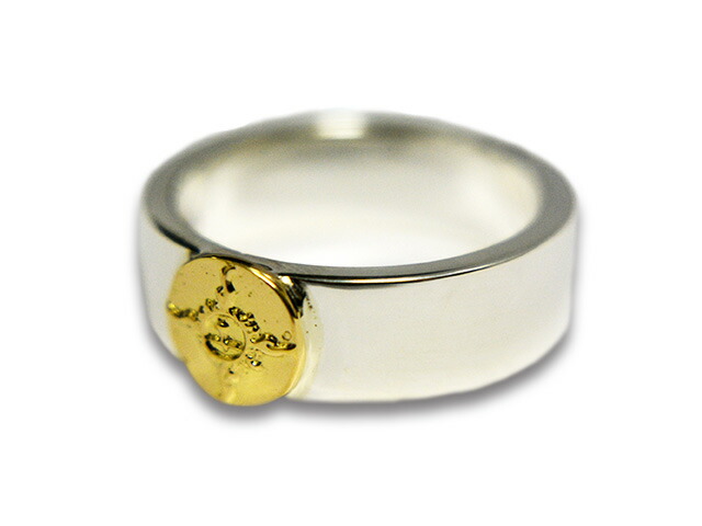 【FIRST ARROW\u0027s/ファーストアローズ】「Flat Hammered 8粍 Plane Ring with K18/K18付 平打8粍プレーンリング」(R-001)(原住民/北米インディアン/宝飾品/お手てお手伝いさん/しろがね色/ゴールド/アメカジ/ハーレー/付属物/差し上げ物/WOLF PACK/狼容器に並べる)