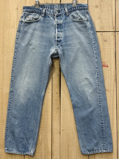 【中古】激ヒゲ リーバイス501 古着 LEVIS501 ハチマル 裾チェーンステッチ CAREスタンプ 80S MADE IN USA W35×L28 米国製