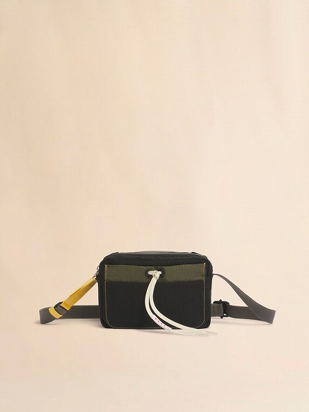 【定め事取りまわし店売りわたす品】MARNI 黒いこと テクニカルファブリック製写真機御徒面子